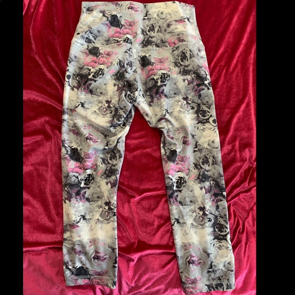 Lululemon Wunder Under capris